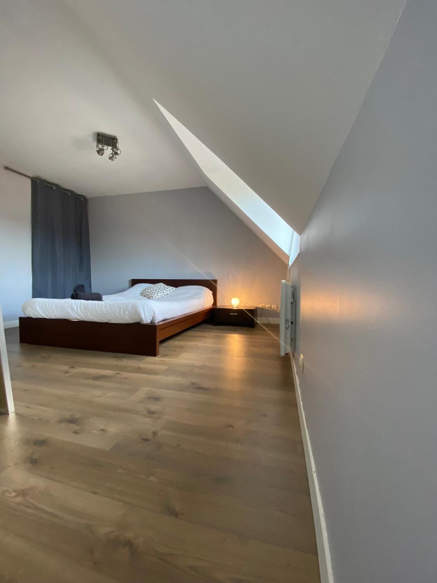 2 Chambres Hyper Centre Avec Place De Parking Et Wifi Amiens Eksteriør billede